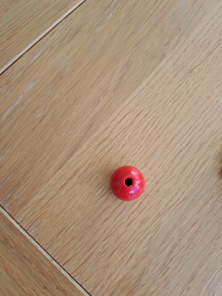 rode kraal met opening voor draad, Hobby en Vrije tijd, Kralen en Sieraden maken, Ophalen of Verzenden, Gebruikt, Kraal