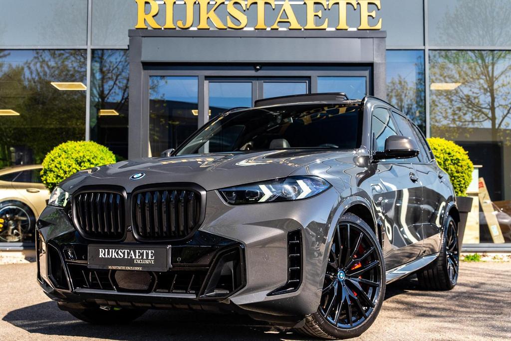 BMW X5 xDrive50e M-Sport PRO|PANO|H&K|360|HEAD-UP|DRAVITGRAU, Automaat, Gebruikt, 2395 kg, Bedrijf
