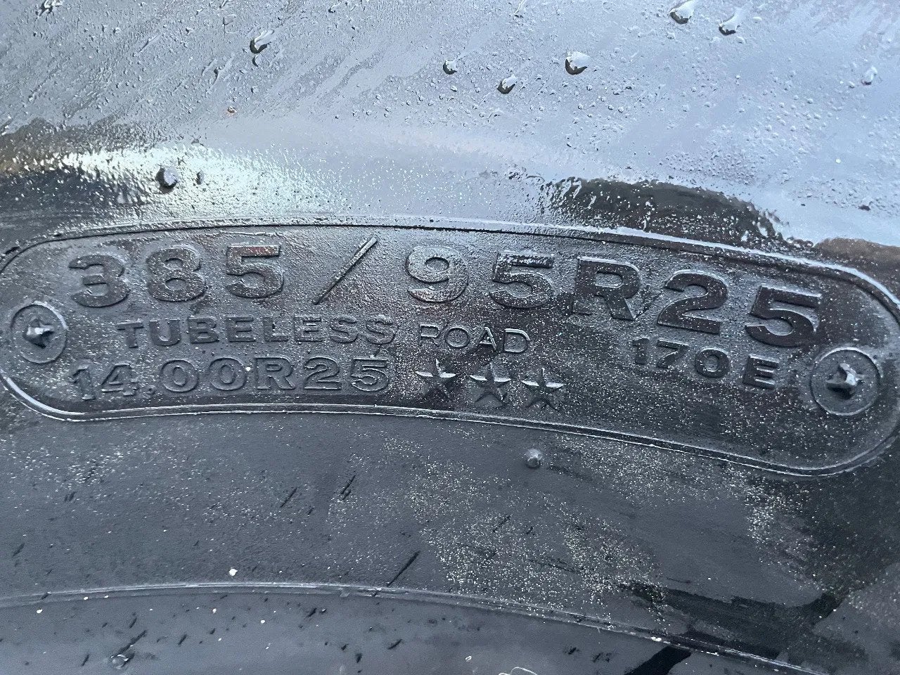 Bridgestone 385/95R25 14.00R25 170E, Auto-onderdelen, Vrachtwagen-onderdelen, Gebruikt, Overige merken, Overige Auto-onderdelen