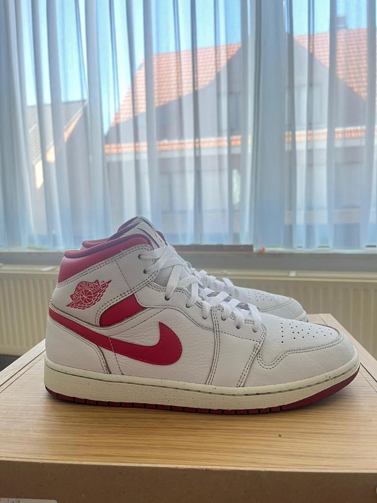 Nike Air Jordan 44 white lobster dune red sail, Verzenden, Zo goed als nieuw, Wit