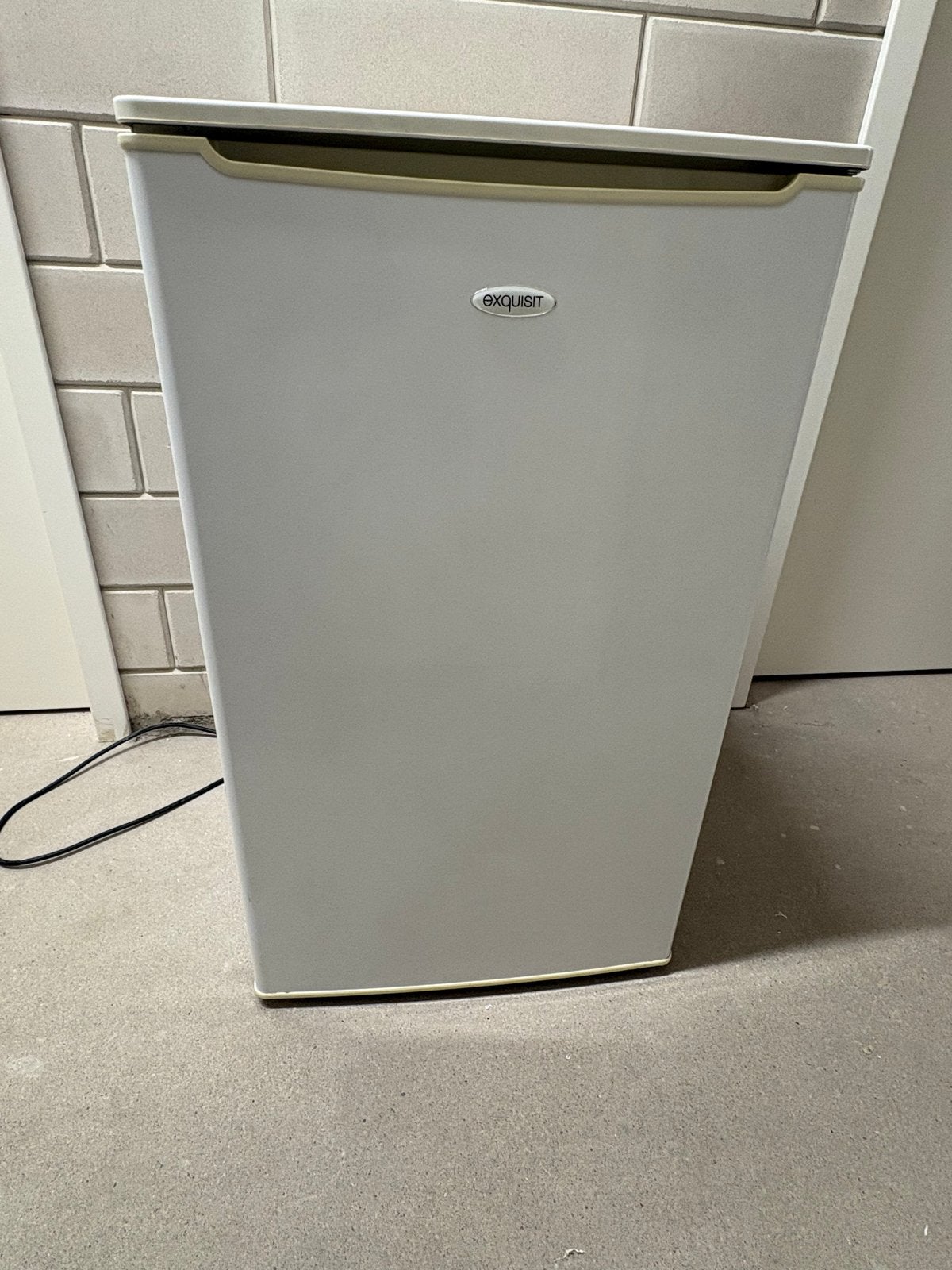 Compacte Exquisit Koelkast met Vriesvak - Wit, Witgoed en Apparatuur, Gebruikt, 75 tot 100 liter, 45 tot 60 cm, Met vriesvak