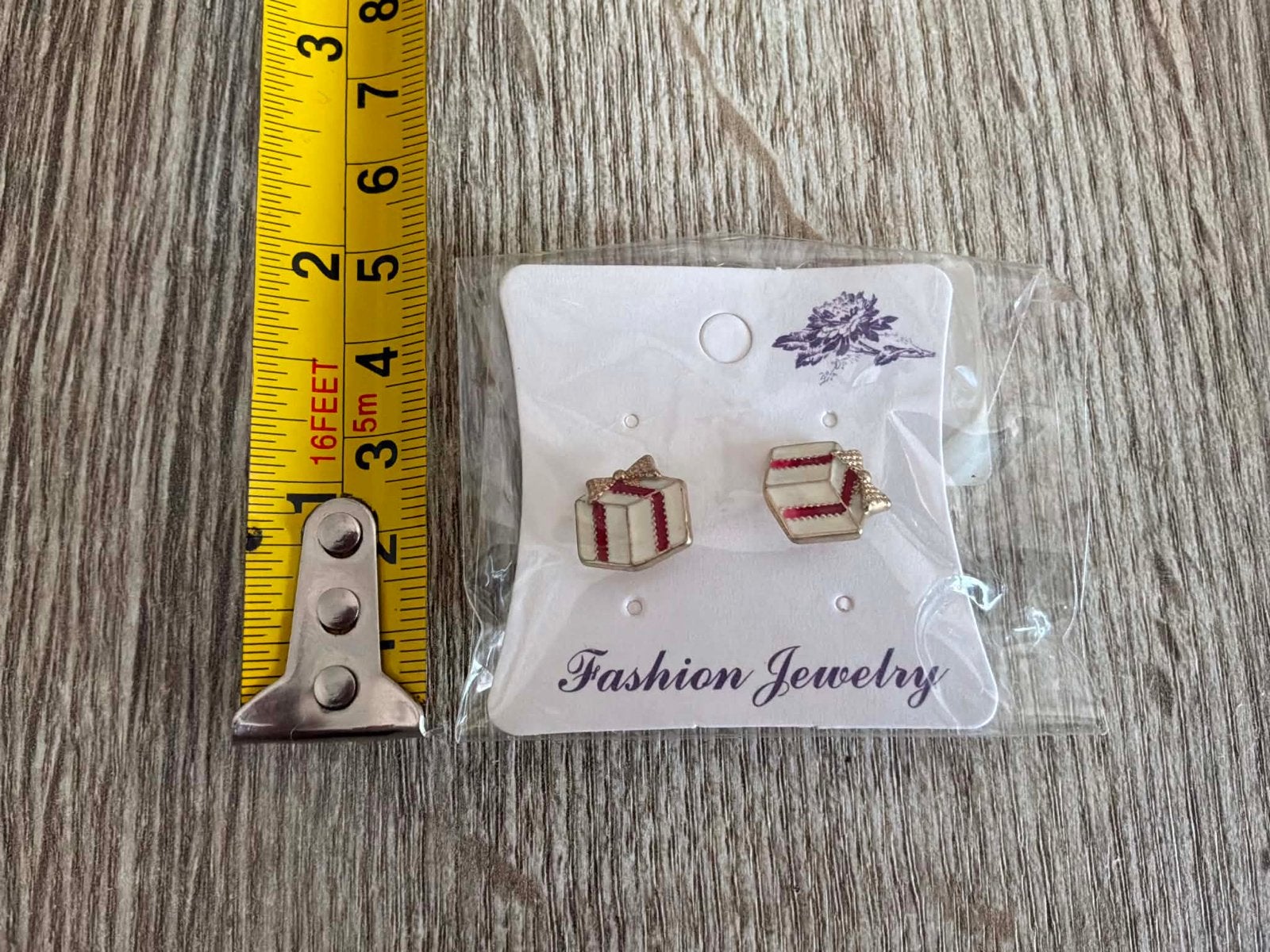 Leuke oorbellen in de vorm van cadeautjes, Sieraden, Tassen en Uiterlijk, Oorbellen, Overige materialen, Wit, Nieuw, Ophalen of Verzenden