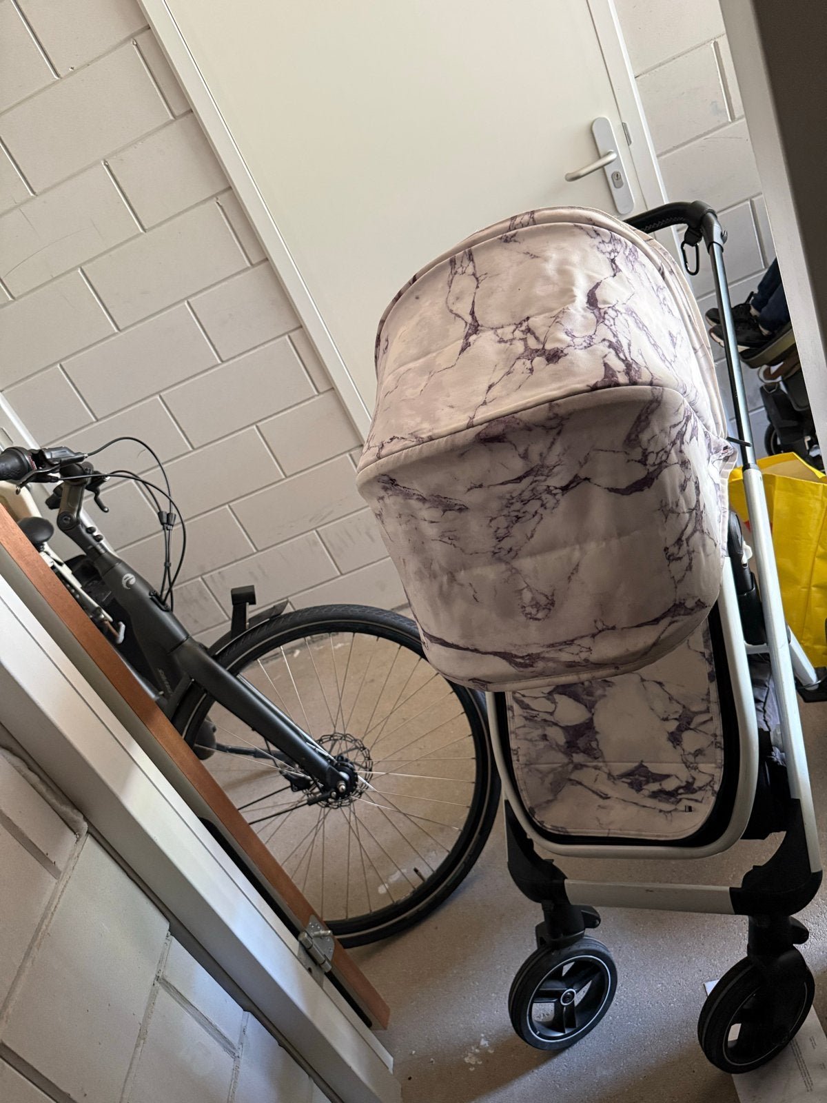 Dubatti Kinderwagen met Reiswieg - Marmerlook, Gebruikt, Met reiswieg, Ophalen, Kinderwagen