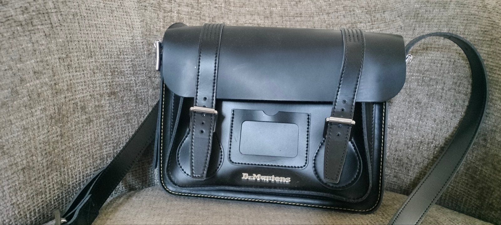 Nieuwe leren Dr. Martens tas met gele stiksels, Ophalen of Verzenden, Nieuw, Zwart, Schoudertasje