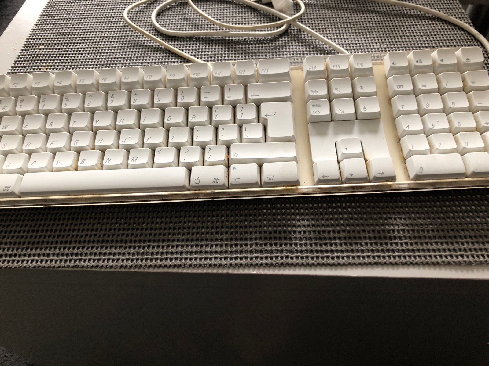 Apple Toetsenbord (Bedraad, Qwerty, met Numeriek Gedeelte), Computers en Software, Toetsenborden, Ophalen, Gebruikt, Qwerty, Numeriek gedeelte