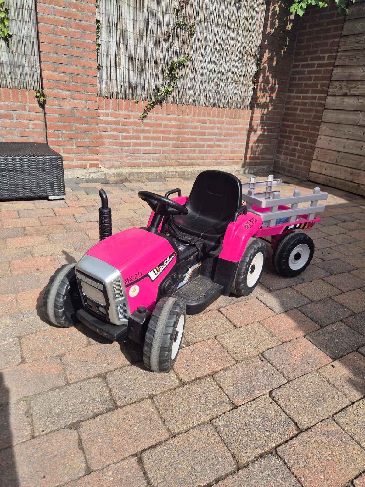 kinder tractor met aanhanger. rose. electrisch., Ophalen, Overige merken