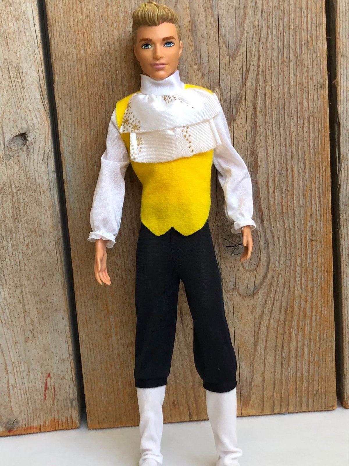Outfit voor Ken pop geel zwart wit, Ophalen of Verzenden, Zo goed als nieuw, Barbie