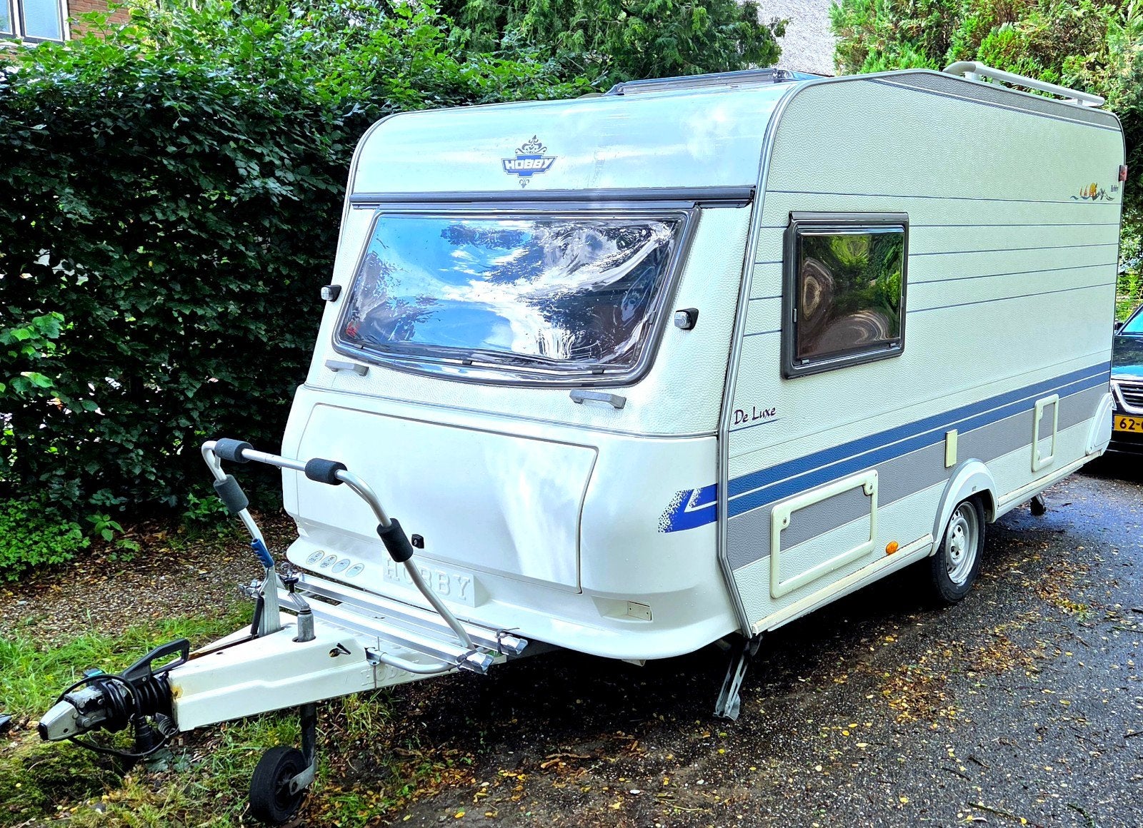 Hobby 400KB De Luxe (2000) | Vast bed | Stapelbed | Opberg, Dwarsbed, Hobby, Kleine zit, 750 - 1000 kg