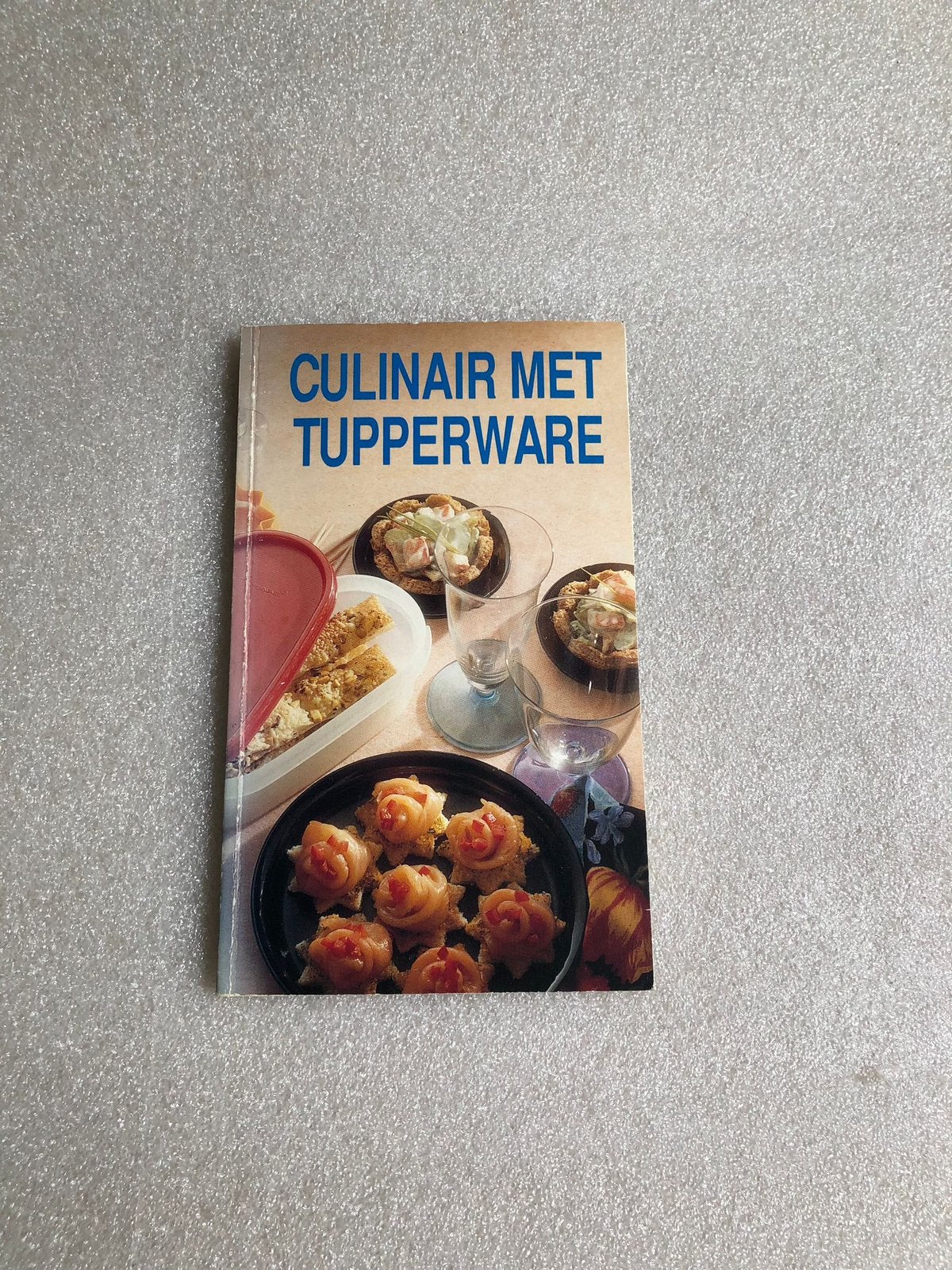 Vintage - Culinair met TUPPERWARE - MONIQUE NOOTENBOOM, Boeken, Kookboeken, Ophalen of Verzenden, Zo goed als nieuw, Nederland en België