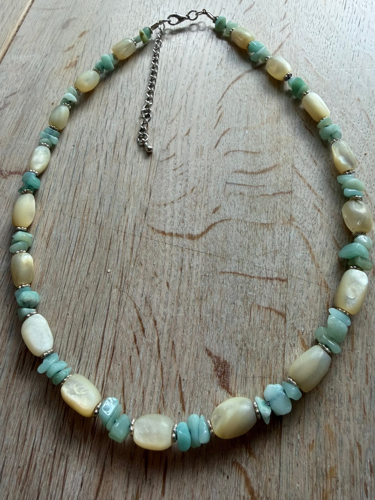 Ketting met oa natuursteentjes en parelmoer kralen, Verzenden, Zo goed als nieuw, Overige materialen