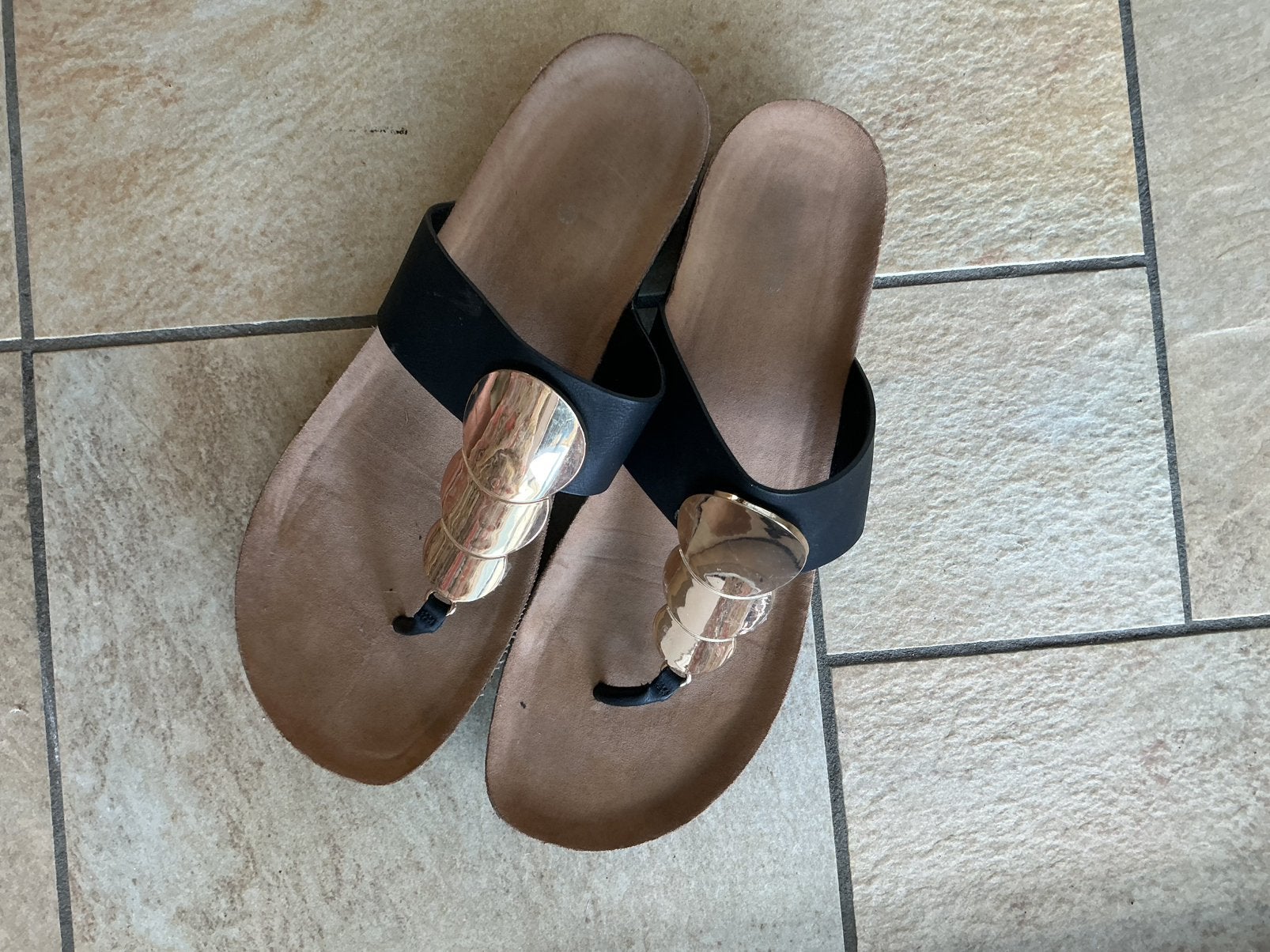 Zwarte slippers nieuw maat 43, Ophalen of Verzenden, Zo goed als nieuw, Zwart