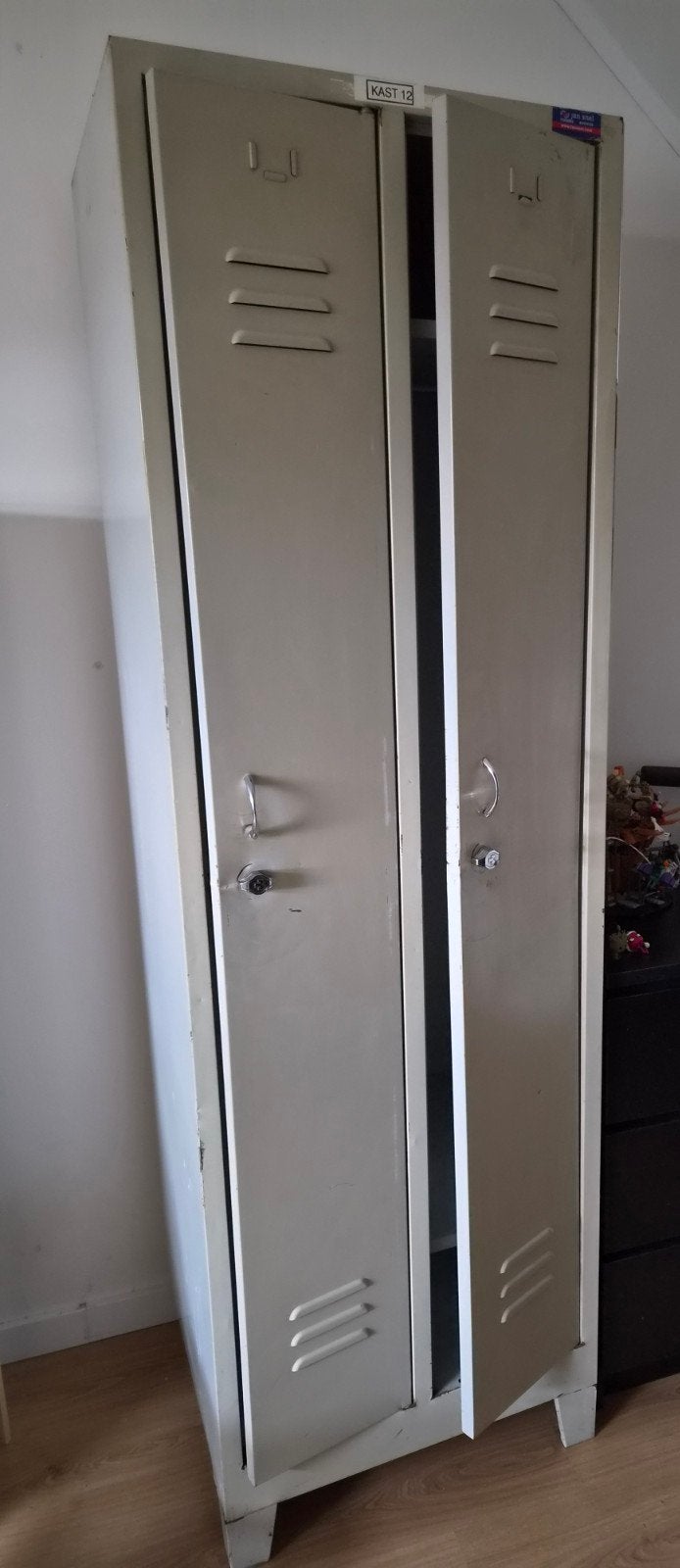 Metalen locker / kledingkast met 2 deuren, Huis en Inrichting, Ophalen, Gebruikt, Industrieel, Vintage