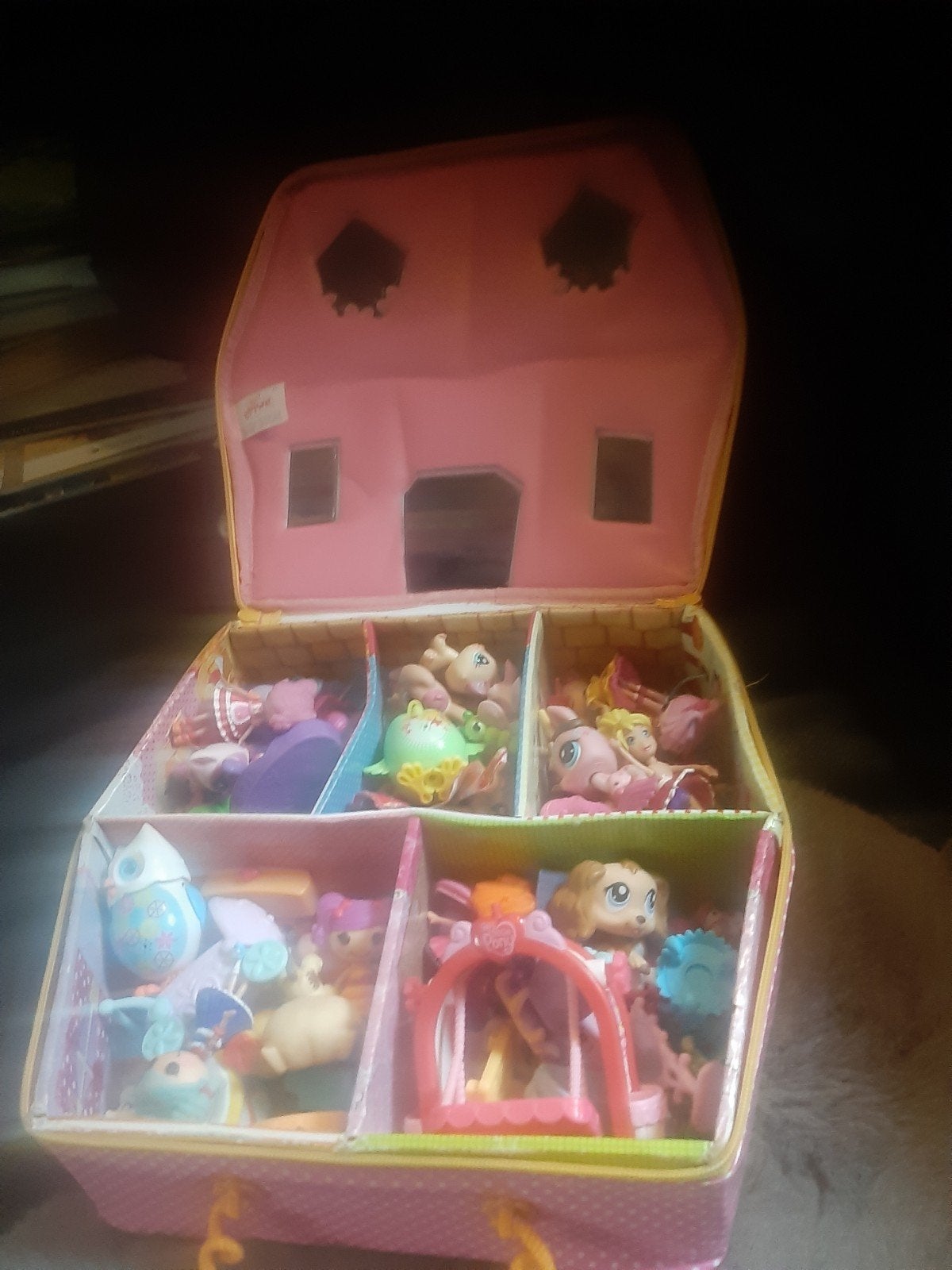 Roze speelgoed: vnl petshop en lalaloopsy, Ophalen of Verzenden