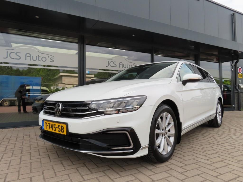 Volkswagen PASSAT 1.4 TSI PHEV GTE Business Ecc Navi Led Tre, Automaat, 4 cilinders, 157 pk, Wit