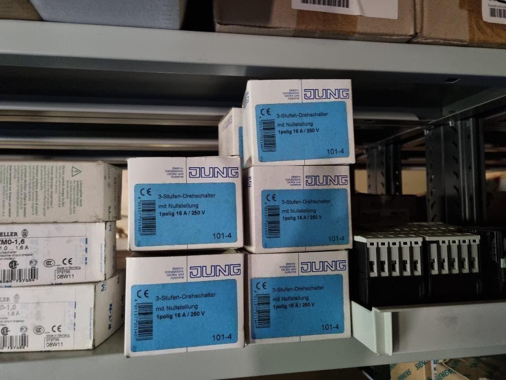 NIEUWE 3-standen schakelaar JUNG met nulstelling  1-polig, Ophalen of Verzenden, Nieuw