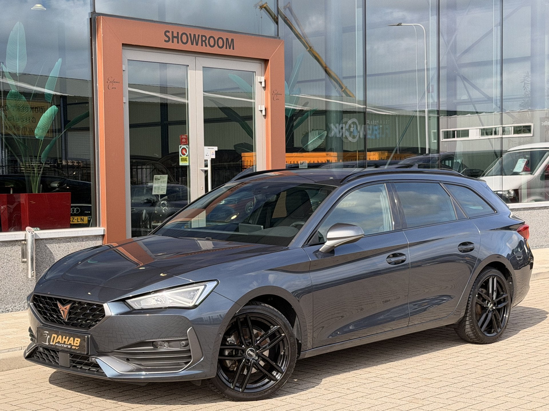 CUPRA Leon Sportstourer 1.5 eTSI Business Edition | ACC | St, Auto's, Zwart, 4 cilinders, 150 pk, Leon