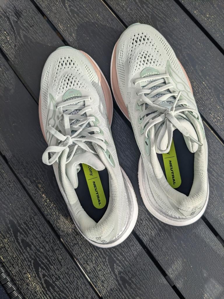 Saucony Ride 19 Dames maat 42, Sport en Fitness, Loopsport en Atletiek, Hardloopschoenen, Zo goed als nieuw, Hardlopen, Saucony