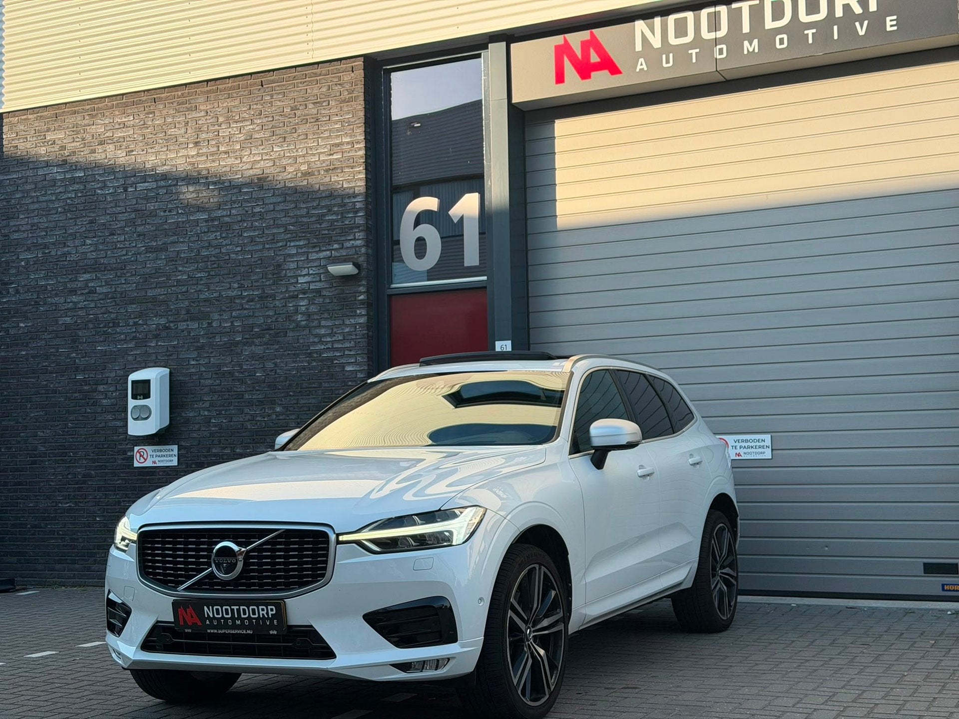 Foto 10 van Volvo XC60 2.0 T6 AWD Inscription PANO/HUD/B&W/360/MEMORY/VO