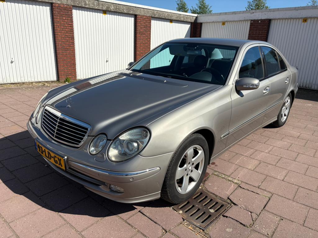 Mercedes-Benz E-Klasse 3.2 CDI E320 Sedan AUT 2002 Grijs, Auto's, Mercedes-Benz, Automaat, Achterwielaandrijving, 3222 cc, Diesel