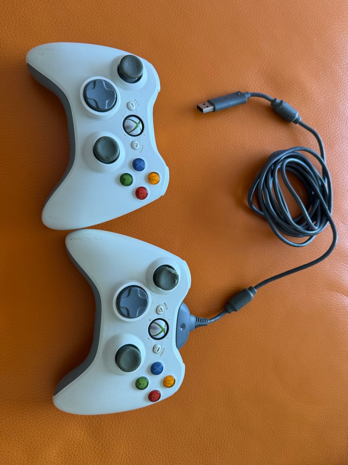 2 draadloze xbox 360 controllers met battery pack, Gebruikt, Ophalen of Verzenden, Controller, Xbox 360