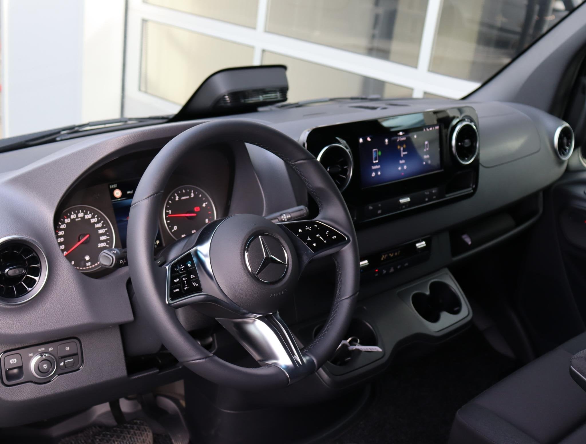 Mercedes-Benz Sprinter 319 1.9 CDI L2H2 BPM-VRIJ | ACC/ Dist, Automaat, 2000 kg, Zwart, Bedrijf