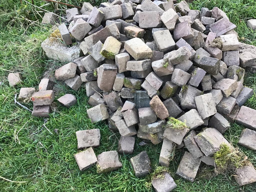 3 stapels waaltjes, Tuin en Terras, Grind, Keien en Split, Ophalen, Zo goed als nieuw