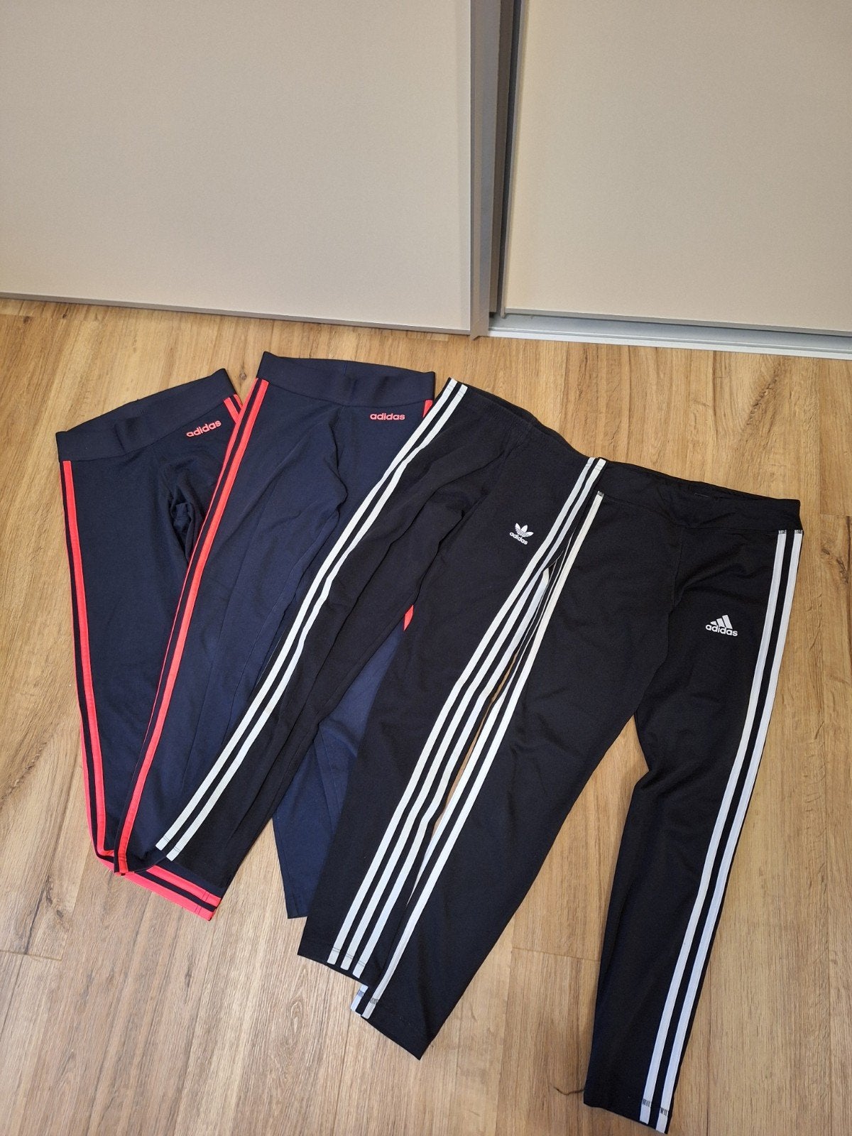 2 Mooie sportleggings van Adidas draagmaat 152., Kinderen en Baby's, Kinderkleding | Maat 152, Broek, Adidas, Meisje, Ophalen of Verzenden