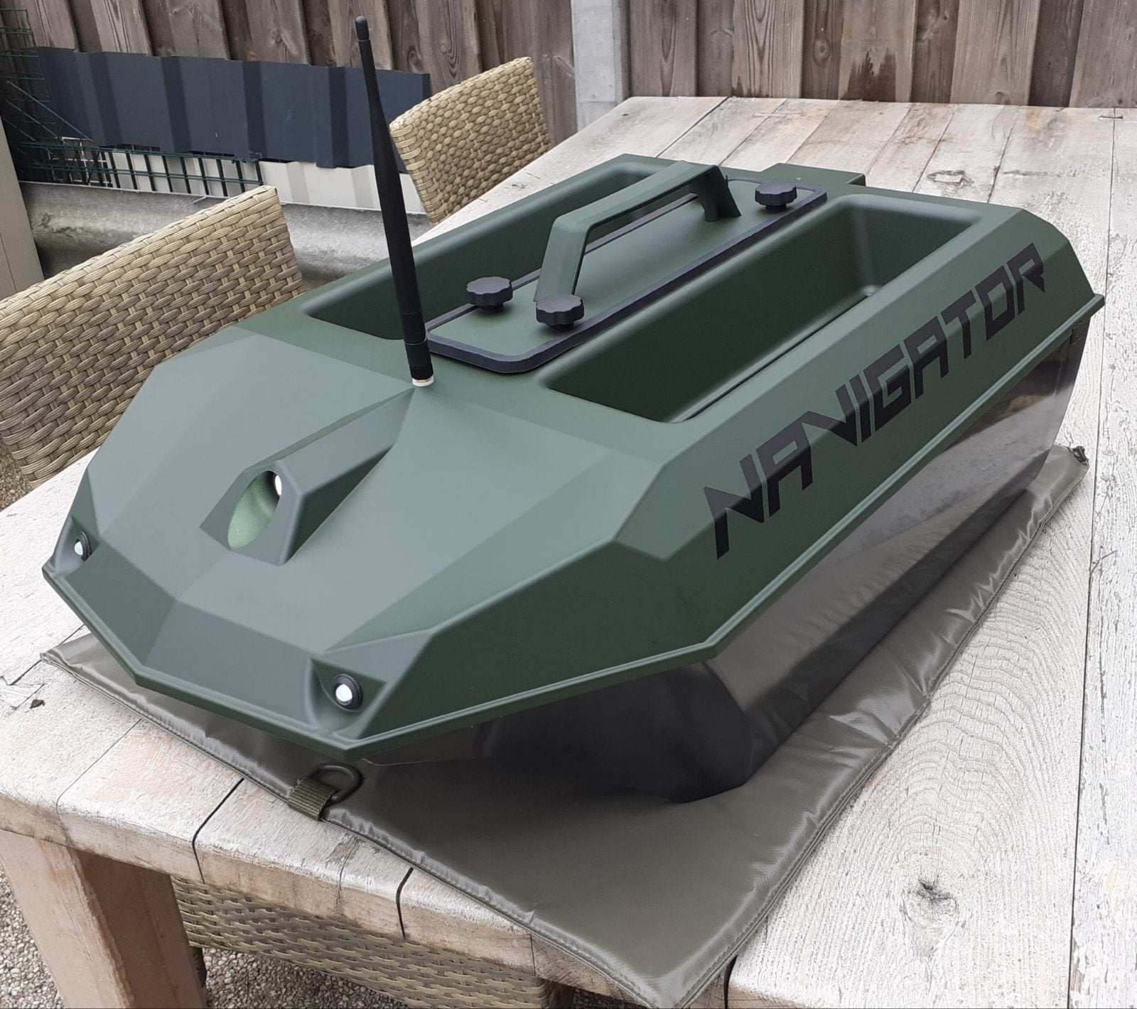 Navigator voerboot met Raymarine Dragonfly 5 pro, Ophalen, Gebruikt, Complete set