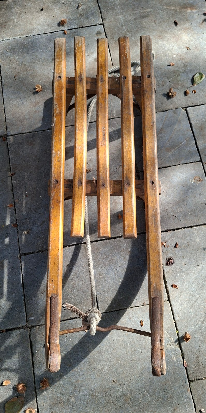 Vintage houten slee met touw, Kinderen en Baby's, Ophalen, Gebruikt, Hout