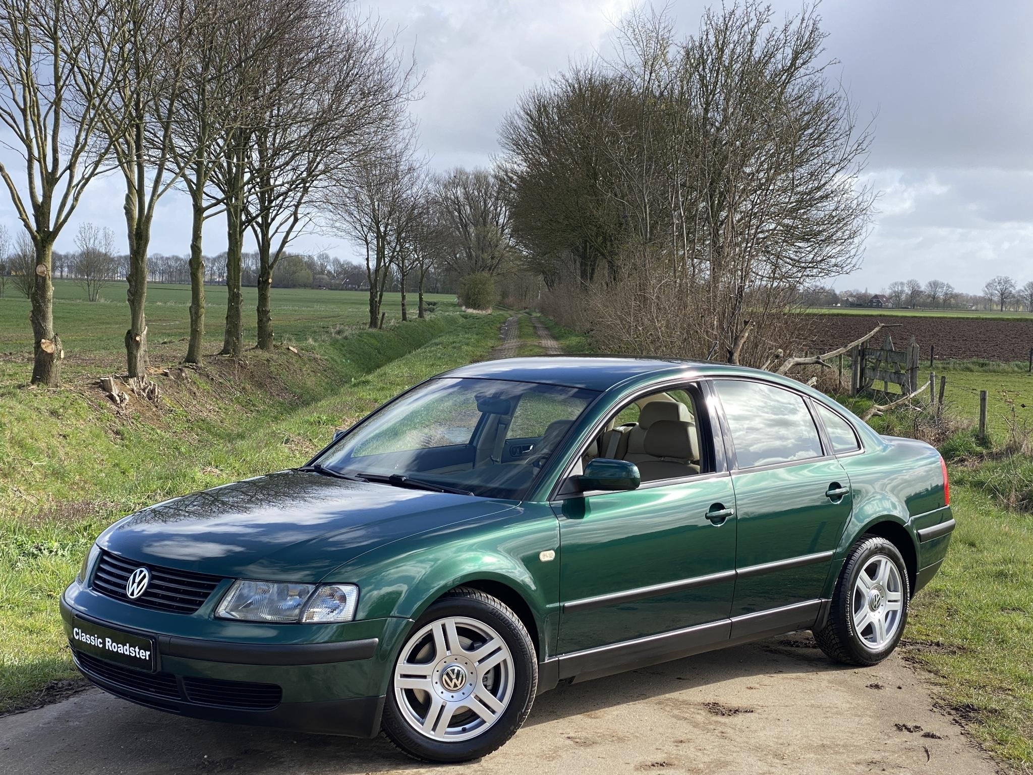 Volkswagen Passat SEDAN 2.3 VR5, ZEER NETTE STAAT!, Auto's, Stof, Gebruikt, 10 km/l, Metallic lak