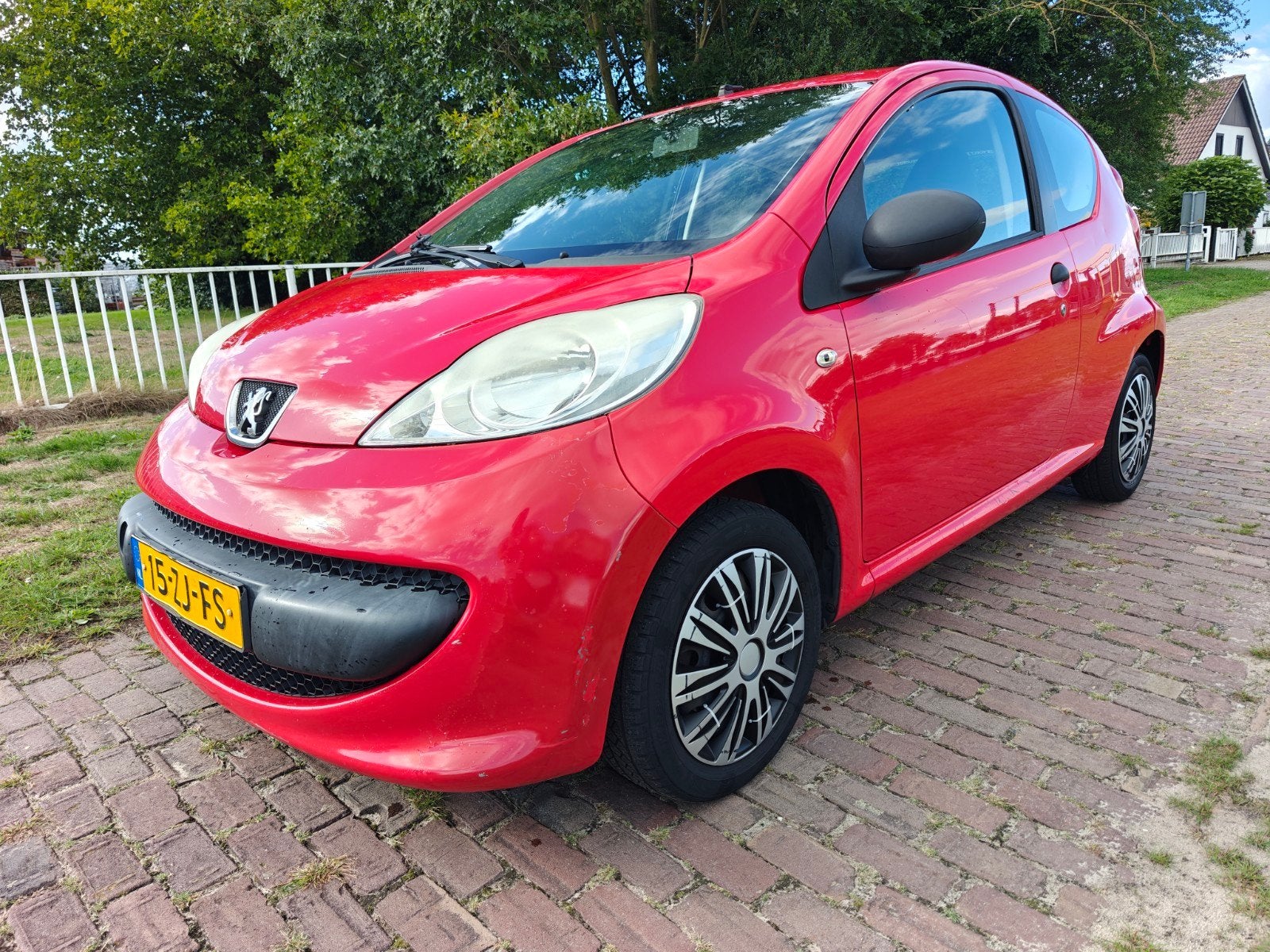 Peugeot 107 1.0 12V 3DR 2008 Rood, Auto's, Voorwielaandrijving, Euro 5, Stof, Zwart