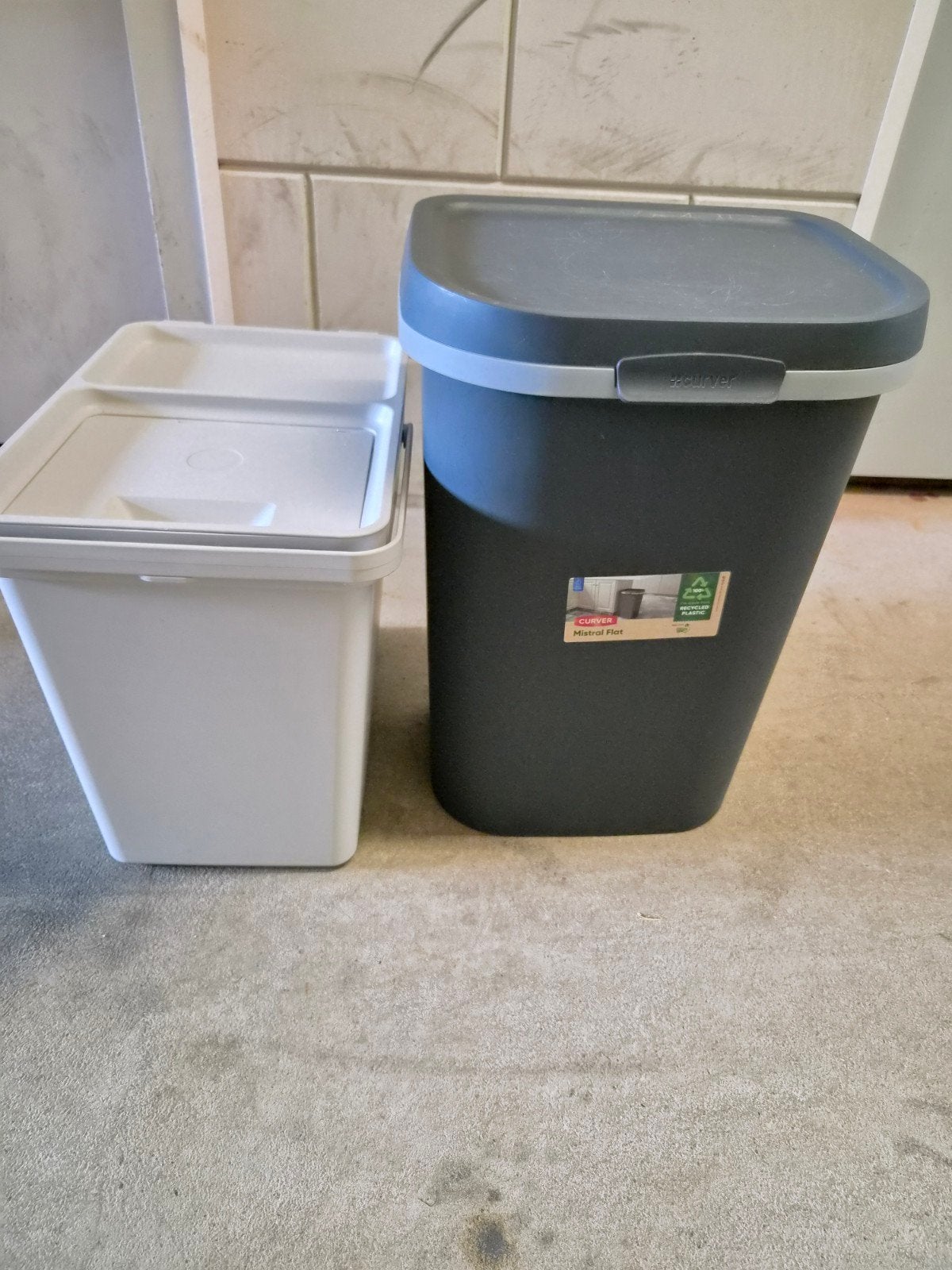 2 afvalbakken, Huis en Inrichting, Woonaccessoires | Prullenbakken, Ophalen, Kunststof