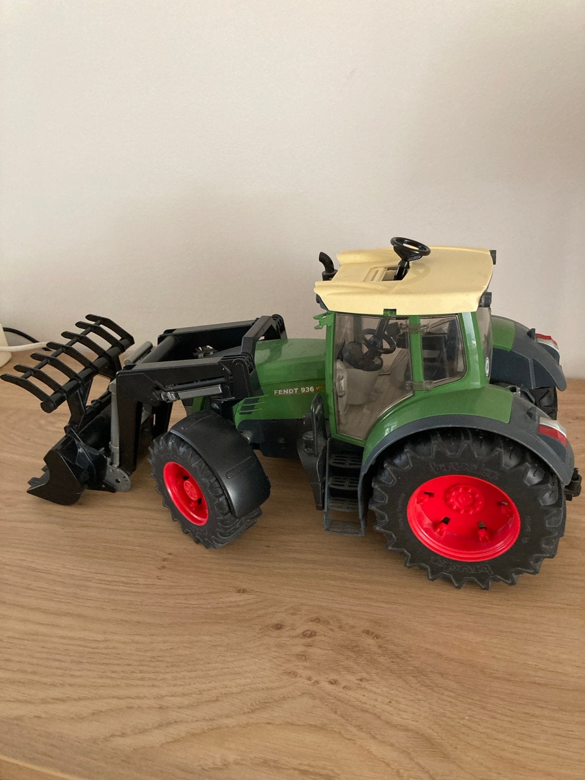 Speelgoed trekker Fendt 936 met voorlader - 44x21x18 cm, Ophalen of Verzenden, Gebruikt