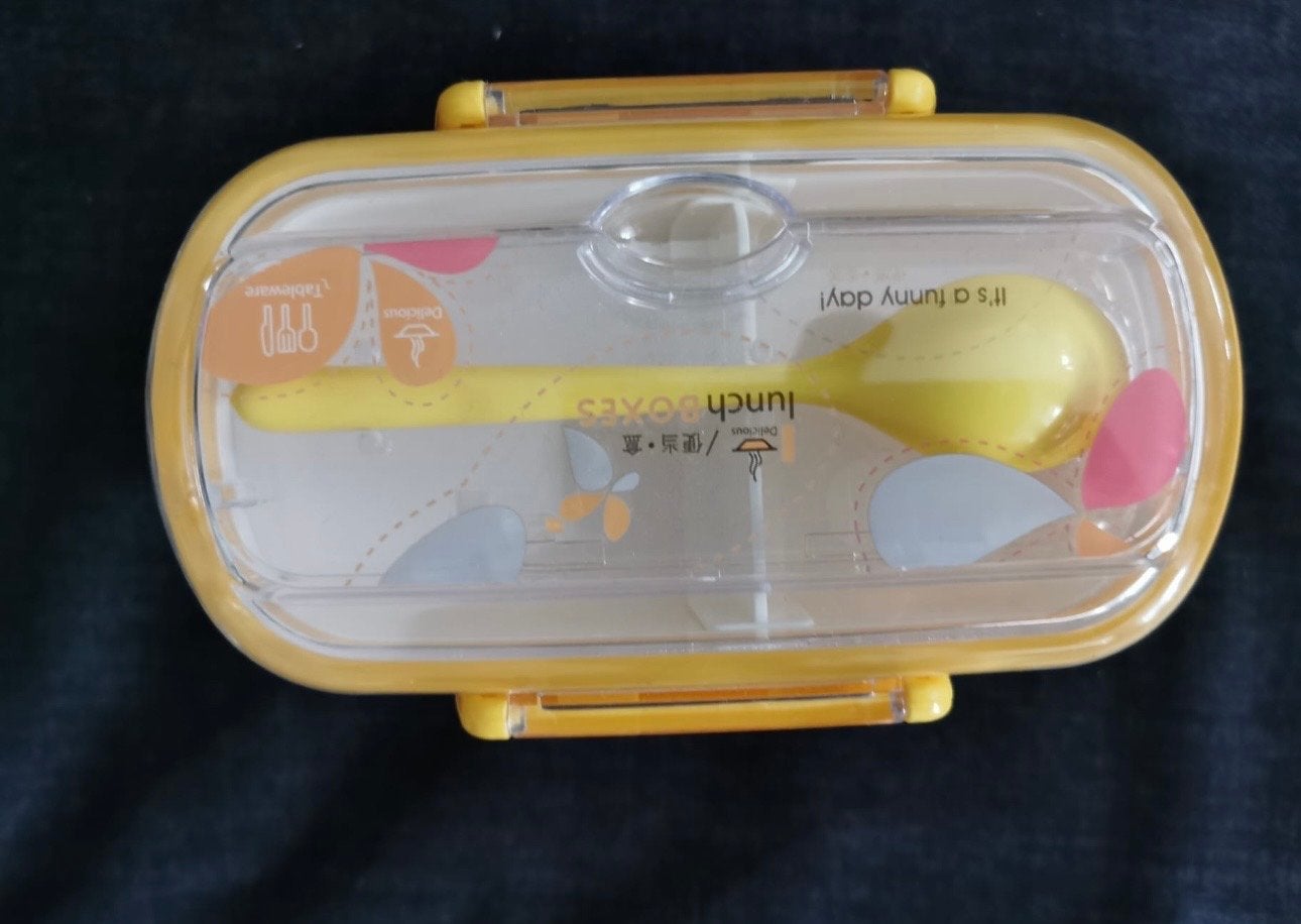 Nieuwe gele lunchbox met bestek - 16,5x9,5 cm, Huis en Inrichting, Broodtrommel, Ophalen of Verzenden, Nieuw, Geel