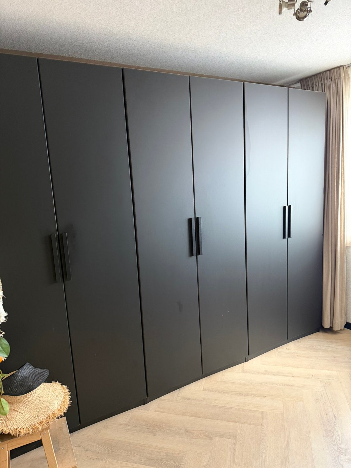 Zwarte pax-kast ikea in zeer nette staat, Ophalen, Zo goed als nieuw, 50 tot 75 cm, 200 cm of meer