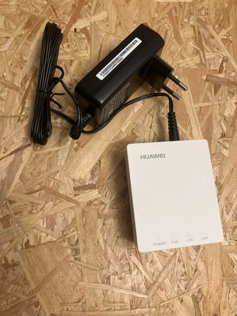 Huawei OptiXstar EG8010Hv6 GPON Terminal, Ophalen of Verzenden, Zo goed als nieuw, Router met modem
