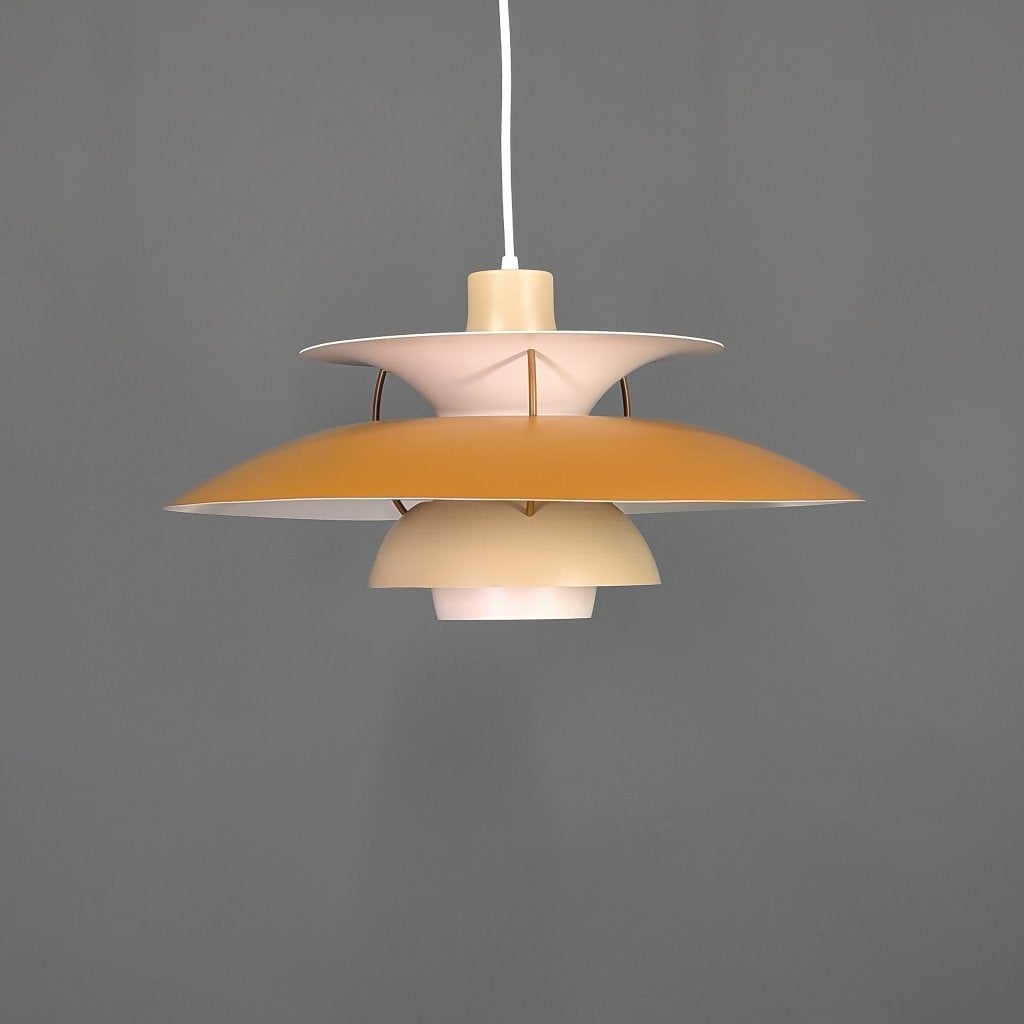 Louis Poulsen PH 5 hanglamp – bruin/zachte tinten – Ø50 cm, Huis en Inrichting, Zo goed als nieuw, Deens design, Metaal, E27 (groot)