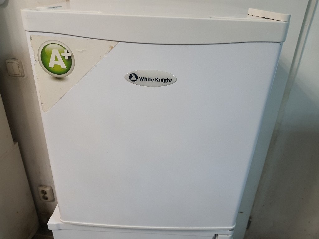 Top merk White knight A+ Mini vrieskast werkt Uitstekend, Witgoed en Apparatuur, Minder dan 85 cm, Minder dan 60 cm, Zo goed als nieuw