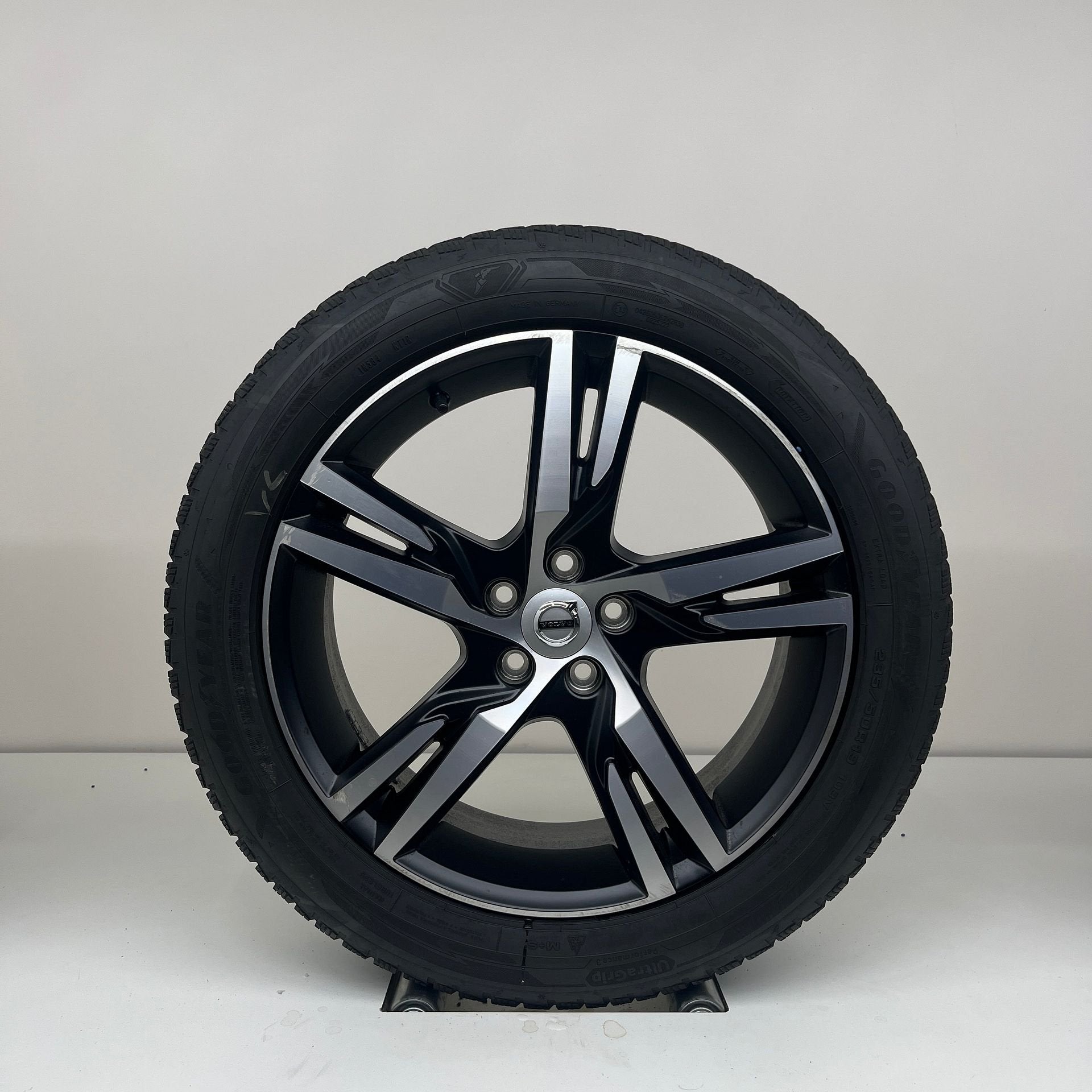 Volvo XC40 - 19 inch - winterbanden, 19 inch, Gebruikt, Banden en Velgen, 235 mm