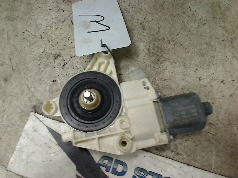 Motor Raammechaniek Links Voor B (W246/W242) 2018, Gebruikt, Mercedes-Benz AG, Mercedes-Benz, Mercedesstraße 120, Stuttgart 70372, , Duitsland