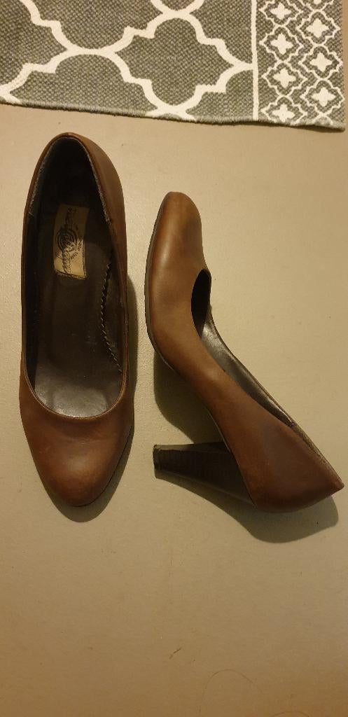 Bruin leren pumps maat 39,5 New Shape, Ophalen of Verzenden, Gedragen, Bruin, Pumps