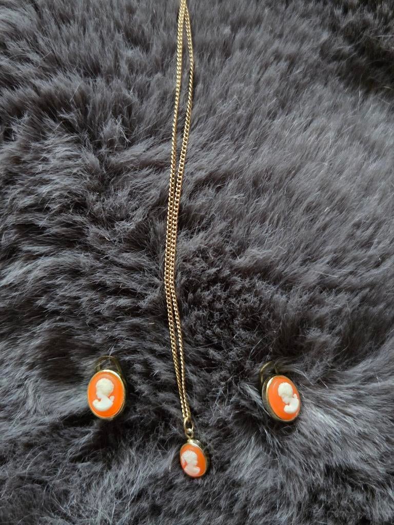 Vintage Camee Sieradenset Ketting & Clip-oorbellen, Ophalen of Verzenden, Zo goed als nieuw