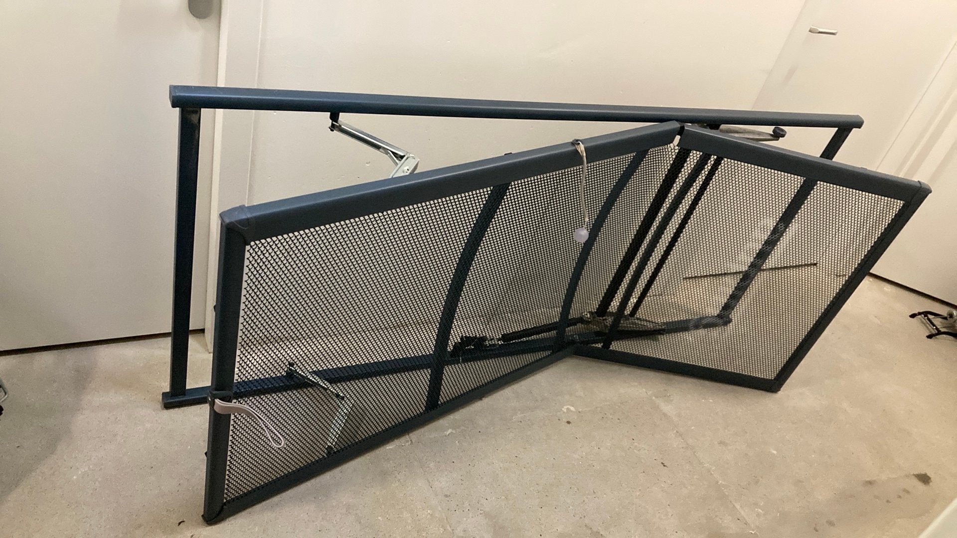 Bed base with shock absorbers, Ophalen of Verzenden, Zo goed als nieuw