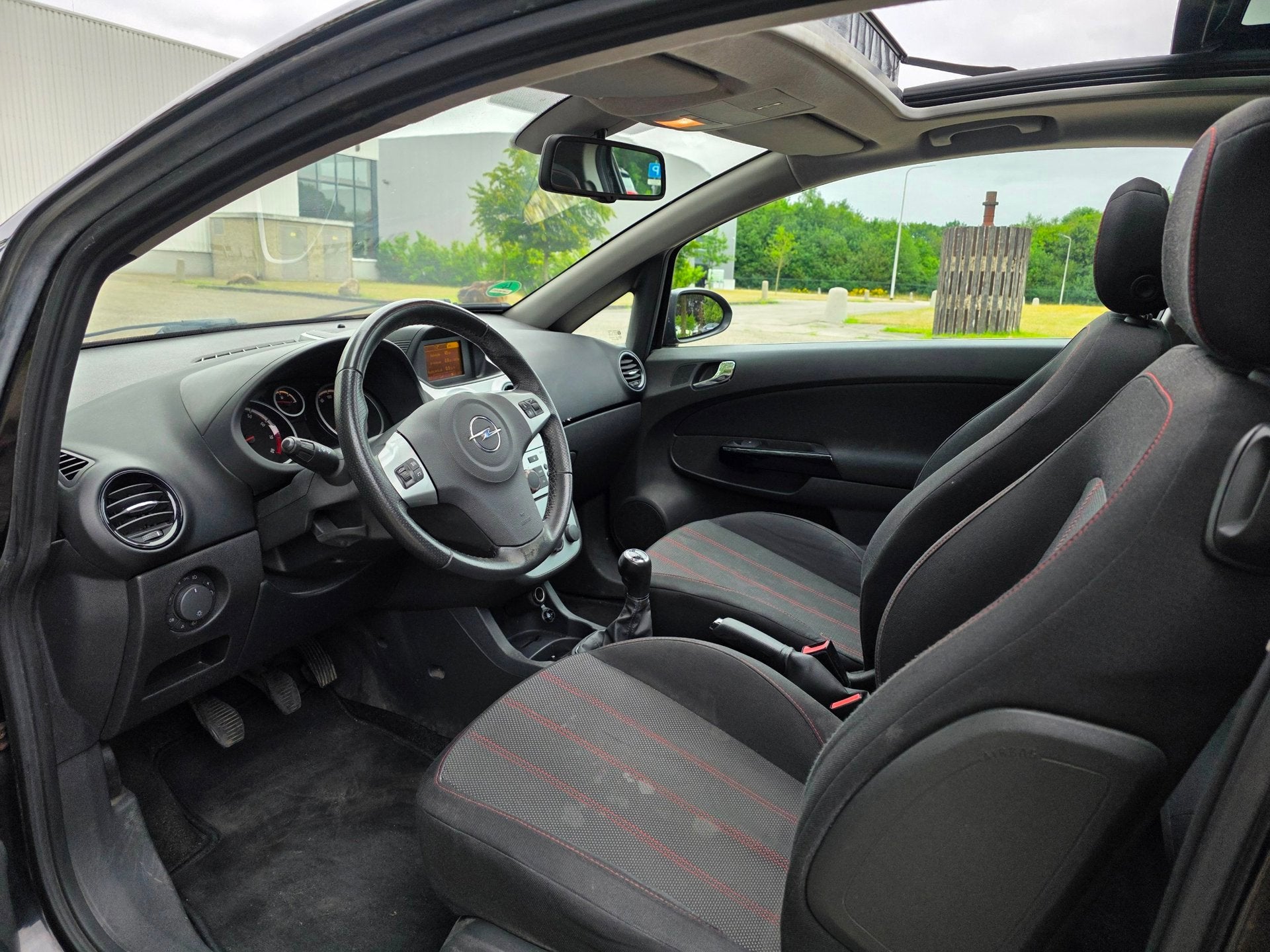 Opel Corsa 1.4-16V sport OPC PANORAMADAK, Voorwielaandrijving, 4 cilinders, Zwart, Origineel Nederlands