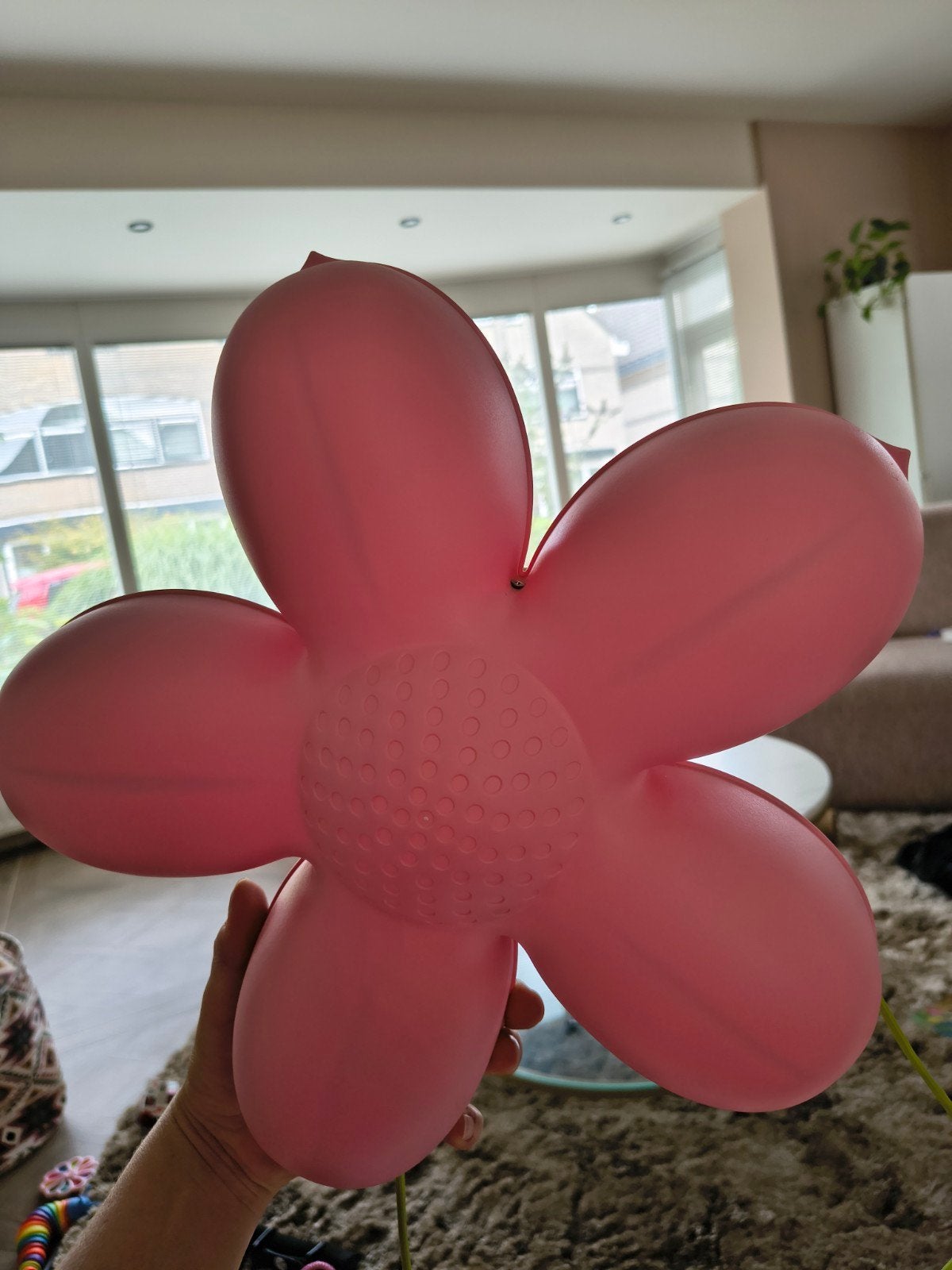 IKEA Bloem lamp - Roze wandlamp met klein scheurtje, Gebruikt, Kunststof, Roze, Ophalen of Verzenden