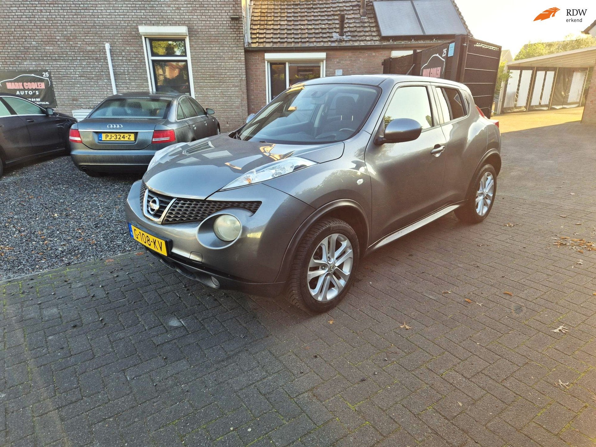 Nissan Juke 1.6 Acenta 5 Deurs Automaat Navi Clima Cruise, Auto's, Euro 5, Zwart, 4 cilinders, 49 €/maand