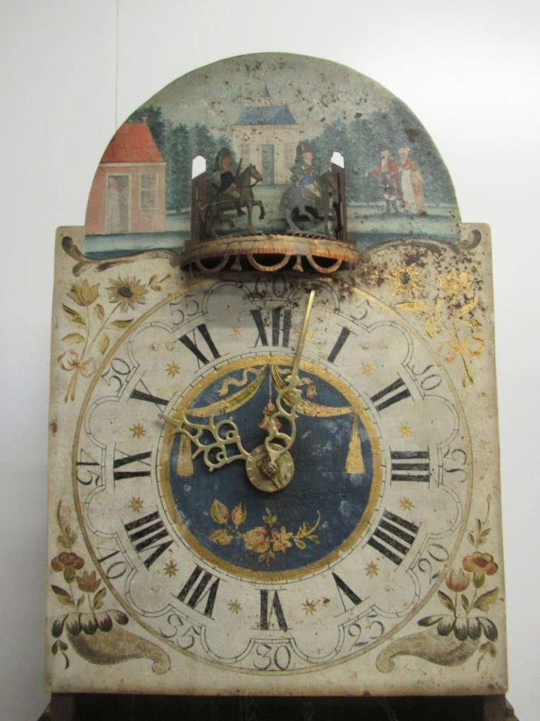 Oer 11773 ANTIEKE Friese staartklok met ruitermechaniek, Ophalen