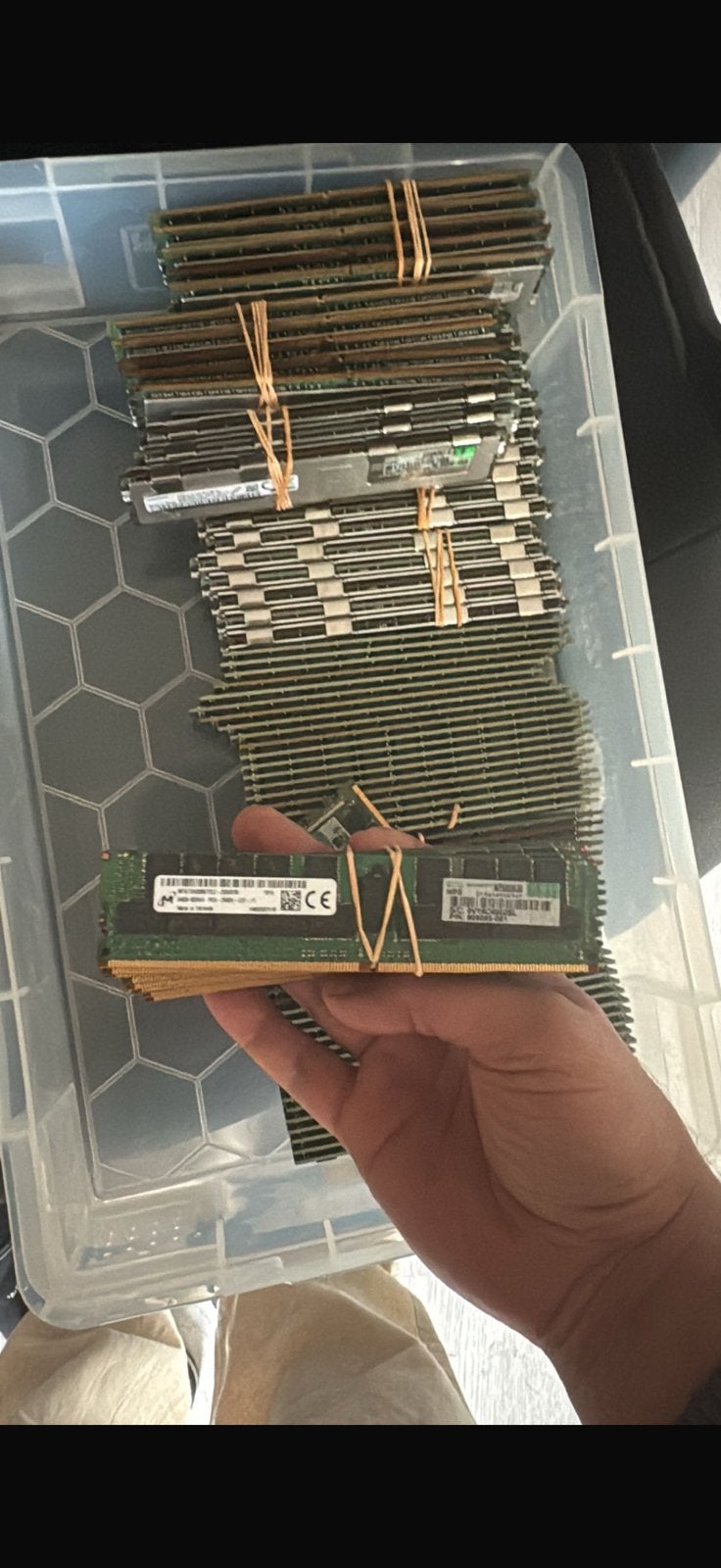 Gezocht: Servergeheugen (ECC) & SSD’s – Direct Bod, Computers en Software, RAM geheugen, Ophalen of Verzenden, Zo goed als nieuw