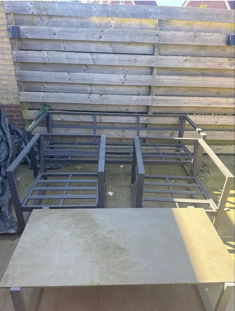 Moderne loungeset met kussens en tafel, Tuin en Terras, Tuinsets en Loungesets, Gebruikt, Loungeset, Overige materialen, 4 zitplaatsen
