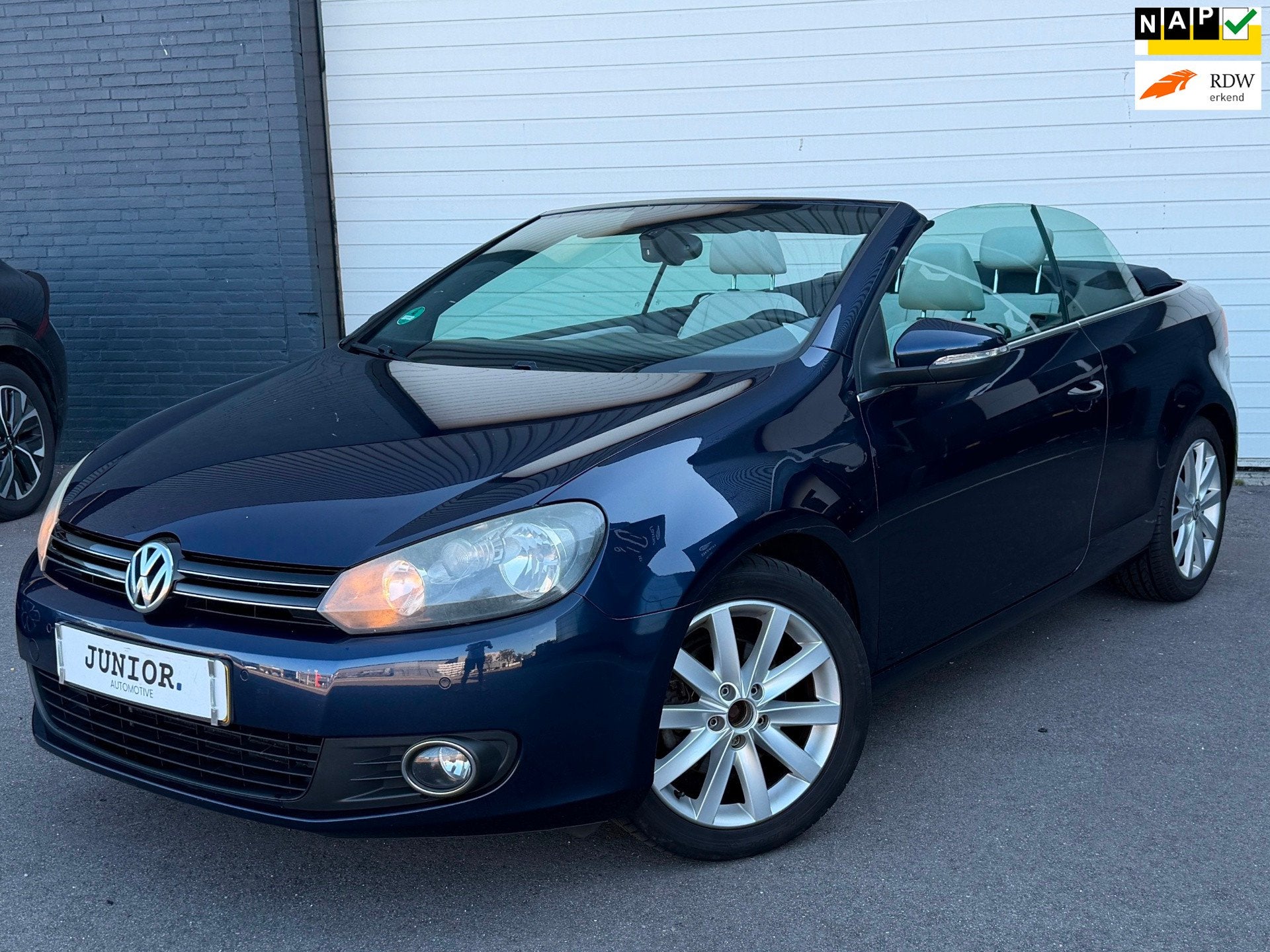Volkswagen Golf Cabriolet 1.2 TSI BlueMotion LEDER/NAVI/PDC/, Voorwielaandrijving, Euro 5, Beige, 4 cilinders
